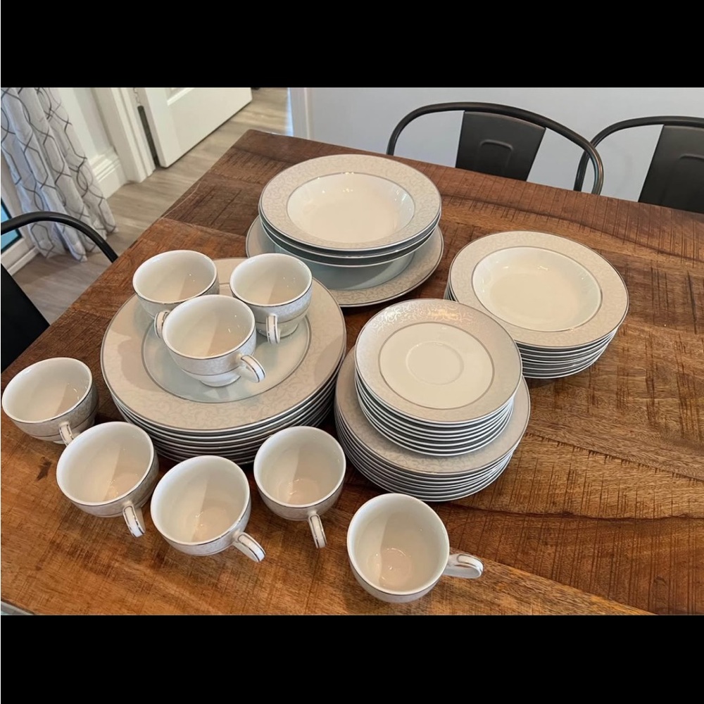 Mikasa Parchment China Dinnerware Set
